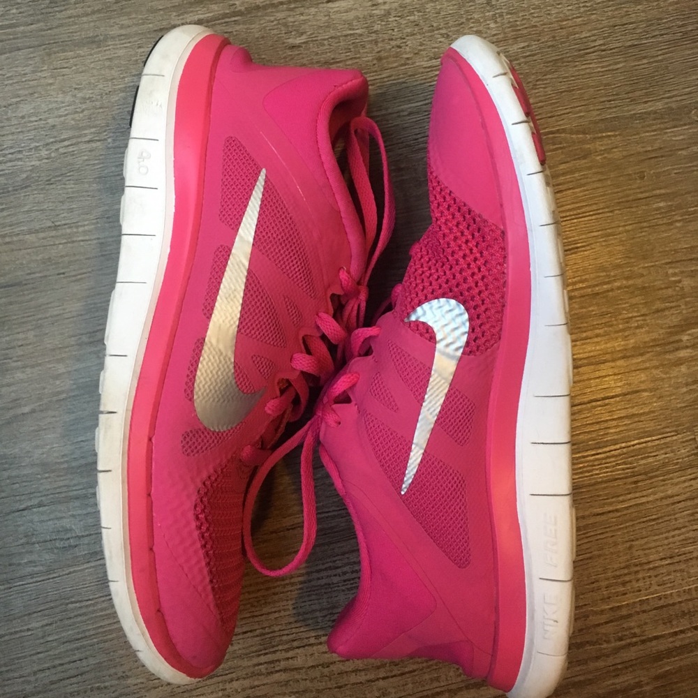 NIKE free runs